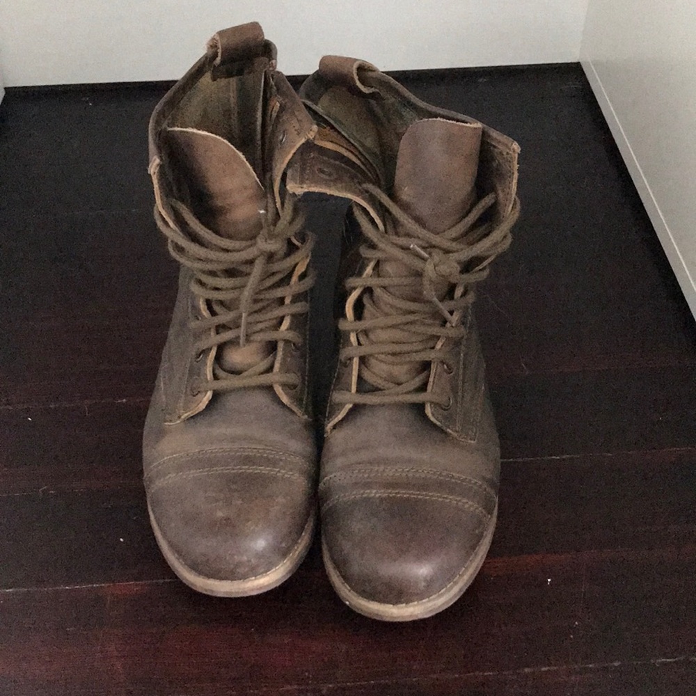 Combat boots